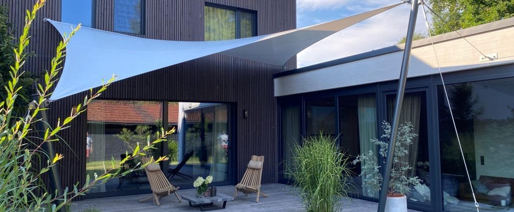 Holzhaus, Hausbau, Wetterschutz, Design, aerosun® 365 Mehrpunkt- Sonnensegel, Terrasse - wasserdicht & sturmsicher