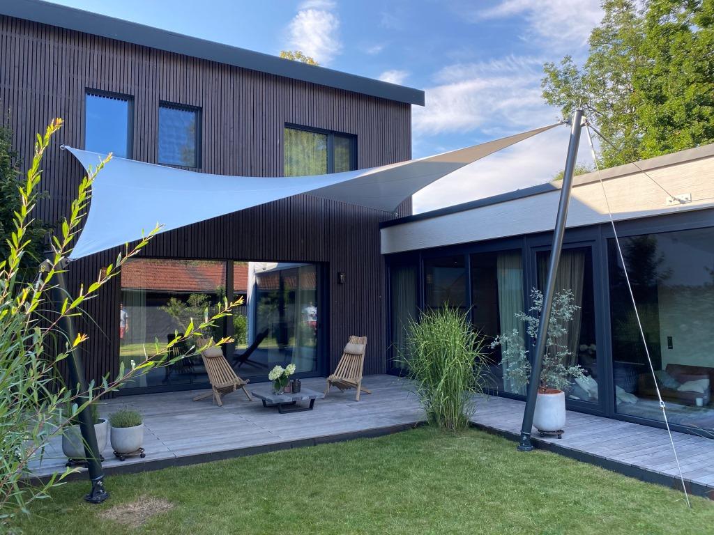 Holzhaus, Hausbau, Wetterschutz, Design, aerosun® 365 Mehrpunkt- Sonnensegel, Terrasse - wasserdicht & sturmsicher